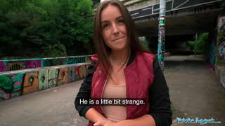 Avalik Agent õpilane naudib saada tema vagiina tungib raskelt võõras õues Prahas