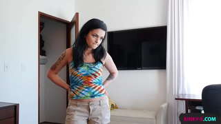 Mi hermana no laga dal den mi te ku ta pone riba nan kuater pia i e mira e portada di over di tonto riba e órgano - Kla Foxxx