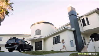 Stupri boyfriend dum mater ambulat in? Nice!