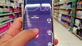 Martinasmith menggunakan mainan di pusat membeli-Belah sehingga dia cum