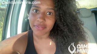 Một nhãn hiệu mới hiển thị trên đường phố và hiển thị ra cô raba