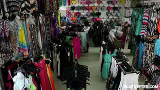 BlondieティーンHaleyスペ吸コックを得た彼女の滑りゃ気を同時に