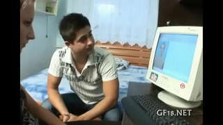 Ȯ�厌的小鸡引起了她的长长的腿。