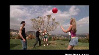 Sonnenënnergang Teen Spillen An Drainage-Due