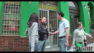 Stranac poljubi pun magije