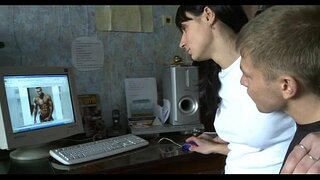 This babe widens കാലുകൾ വൈഡ് ഓപ്പൺ