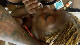 Deepthroat ការខ្ជីក្បាលពី ebony bbw