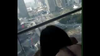 Milioner po flaquita gritona u njegovom penthausu