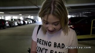 Dansk stor røv blonde pandehår udendørs