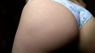 Zadovoljstvo od cd je aktivna u svojim gacicama