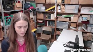 ביידע shoplyfting טין און באָבע איז געטינג קלאַפּ דורך די האָרני LP אָפיציר עריקאַ לאָראַן