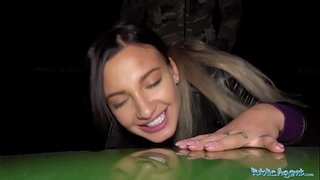 Avalik Agent Käänulised busty hottie väljas õhtul suhu ja persse