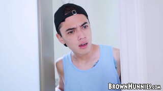 Skaisti melns beibe sprāga grūti