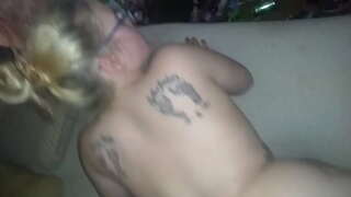 Шулуун гэдсээр quicky нь chubby эхнэр