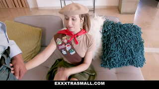 Exxxtra Small - Дафну трахнули зор мүчөсү