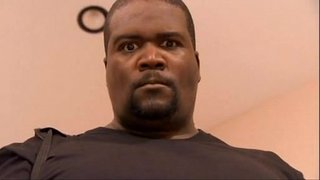 Aletta Oceà folla, mentre que el seu home està lluny