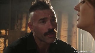 Kapten Charles Dera piitsad gagged väikesed tissid brünett ori Zoe Sparx siis pakk juhi positsiooni tukk tema tuss koos suur kukk loll