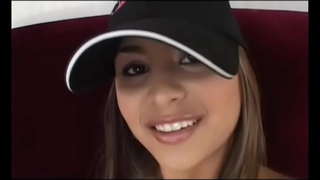 Όμορφη μελαχρινή νεαρή, μωρό μου με τα στητά βυζιά της και την κλίση μάτια Michelle Maylene απολαμβάνει riding μεγάλη ψωλή του παγκοσμίως γνωστή μαλάκα Manuel Ferrera