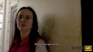 TUTOR4K. آدمی کو بتایا کہ استاد وہ ضروری پھیل ٹانگوں حاصل کرنے کے لئے کچھ پیسے کے لئے سبق