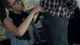 Ipste jèn timoun absorb ak bèz yon kòk